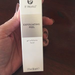 It Works Exfoliating Face Peel Unopened